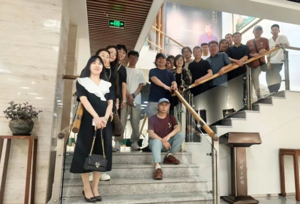 兴业配资 淄博市美协、淄博市油画学会组织开展“清风徐来——徐青峰绘画作品展”专题观摩活动